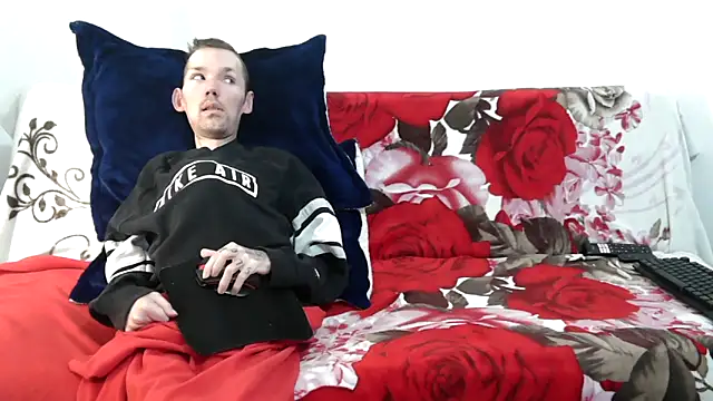 Sophia and Thomas online show from December 17, 2025, 9:53 pm