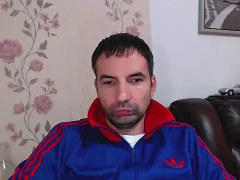 Snapshot of Leo_1617 chatting on November 12, 2025, 3:27 pm Leo 1617 online show from November 12, 2025, 3:27 pm