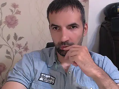 Snapshot of Leo_1617 chatting on July 13, 2026, 7:24 pm Leo 1617 online show from July 13, 2026, 7:24 pm