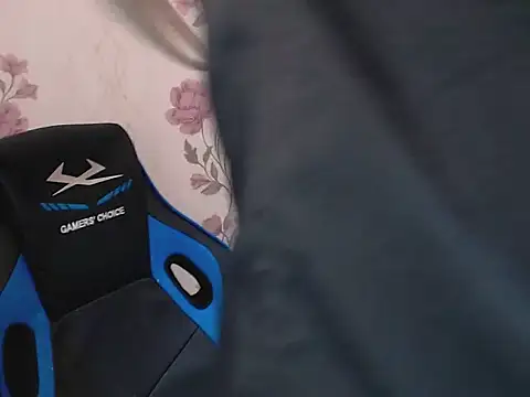 Snapshot of Leo_1617 chatting on October 24, 2025, 3:00 pm Leo 1617 online show from October 24, 2025, 3:00 pm