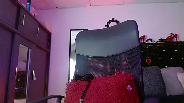 Snapshot of SamaraMartinez chatting on November 18, 2025, 11:02 am SamaraMartinez online show from November 18, 2025, 11:02 am