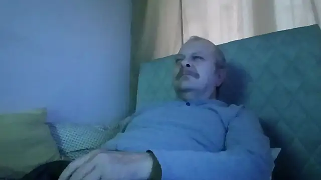 Snapshot of amylrmm1903 chatting on November 11, 2025, 12:44 pm amylrmm1903 online show from November 11, 2025, 12:44 pm