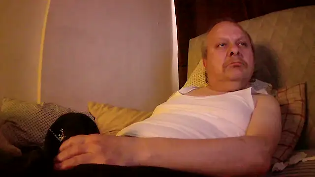 Snapshot of amylrmm1903 chatting on May 1, 2026, 12:32 pm amylrmm1903 online show from May 1, 2026, 12:32 pm