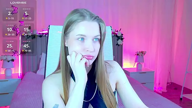 Snapshot of CuteMousee chatting on April 28, 2026, 8:19 am CuteMousee online show from April 28, 2026, 8:19 am