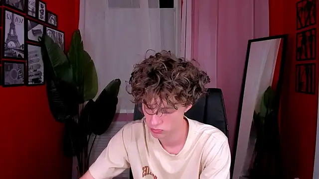 Snapshot of LukeSweet chatting on July 22, 2026, 2:30 pm LukeSweet online show from July 22, 2026, 2:30 pm