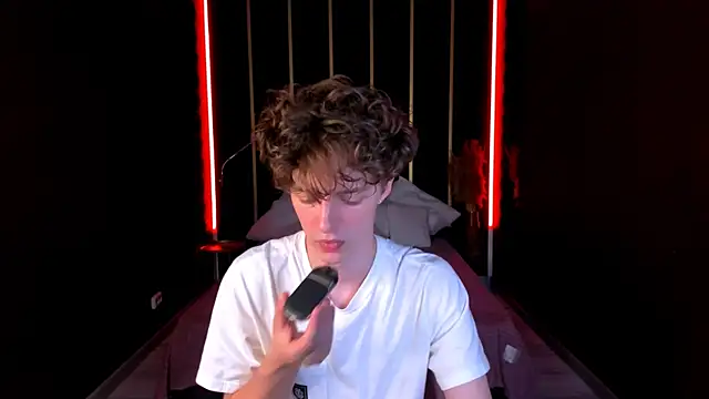 Snapshot of LukeSweet chatting on June 30, 2026, 1:11 pm LukeSweet online show from June 30, 2026, 1:11 pm