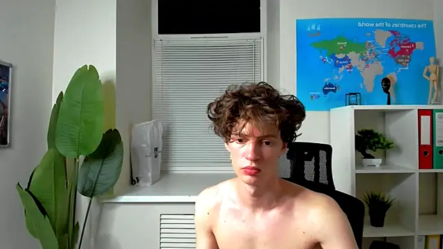 Snapshot of LukeSweet chatting on July 15, 2026, 4:47 pm LukeSweet online show from July 15, 2026, 4:47 pm