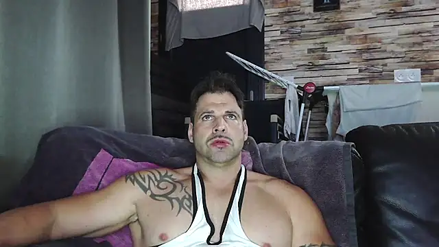 Snapshot of XxBigboybandxX chatting on November 6, 2025, 2:43 pm XxBigboybandxX online show from November 6, 2025, 2:43 pm