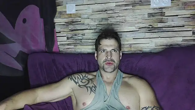 XxBigboybandxX online show from February 12, 2025, 7:02 pm