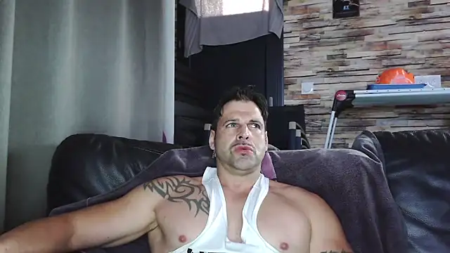 Snapshot of XxBigboybandxX chatting on November 16, 2025, 2:22 pm XxBigboybandxX online show from November 16, 2025, 2:22 pm