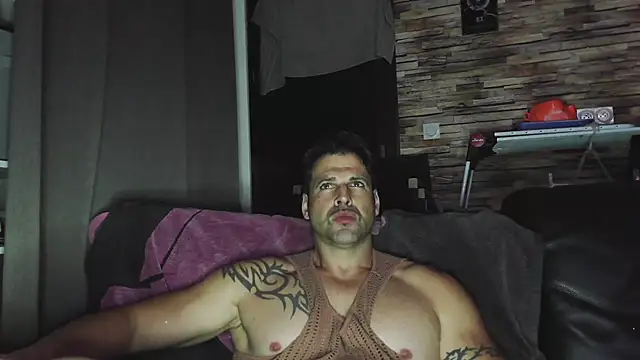 Snapshot of XxBigboybandxX chatting on November 17, 2025, 5:28 pm XxBigboybandxX online show from November 17, 2025, 5:28 pm