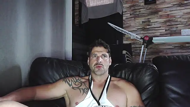 Snapshot of XxBigboybandxX chatting on October 24, 2025, 3:44 pm XxBigboybandxX online show from October 24, 2025, 3:44 pm