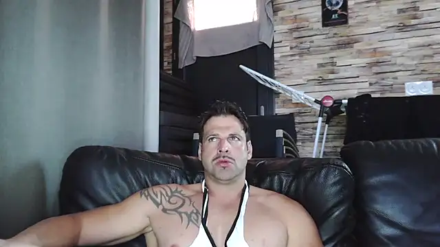 Snapshot of XxBigboybandxX chatting on October 23, 2025, 3:32 pm XxBigboybandxX online show from October 23, 2025, 3:32 pm