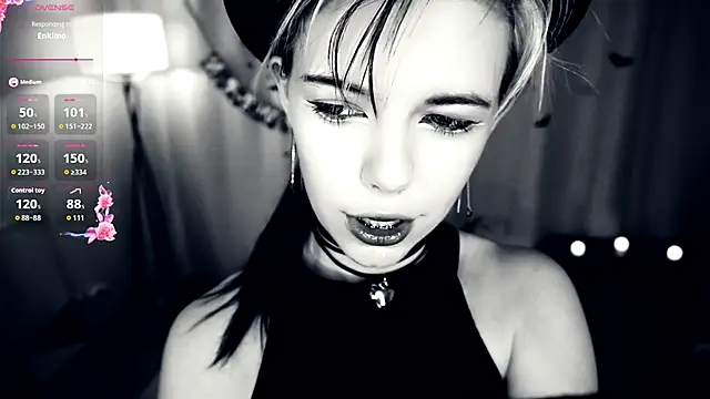 Snapshot of EngelAlman chatting on October 9, 2025, 6:58 am EngelAlman online show from October 9, 2025, 6:58 am