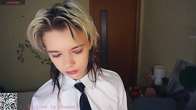 Snapshot of EngelAlman chatting on October 26, 2025, 6:36 am EngelAlman online show from October 26, 2025, 6:36 am