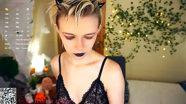 Snapshot of EngelAlman chatting on October 29, 2025, 6:23 am EngelAlman online show from October 29, 2025, 6:23 am