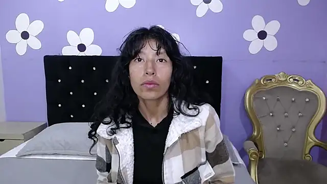 karolinee 66  online show from February 10, 2026, 3:49 am