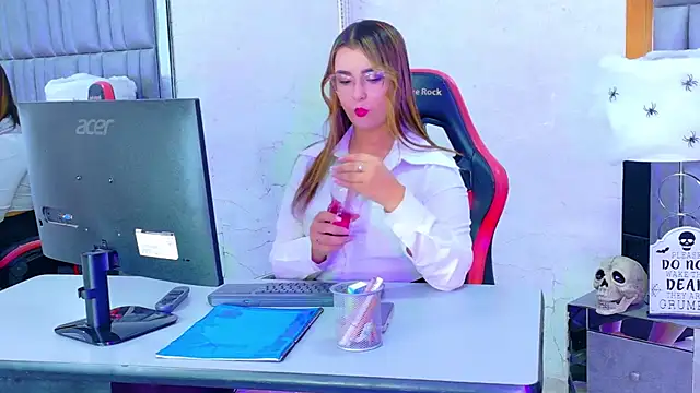 Snapshot of ZoehRoux chatting on October 10, 2025, 4:02 am ZoehRoux online show from October 10, 2025, 4:02 am