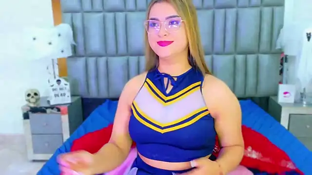 Snapshot of ZoehRoux chatting on October 9, 2025, 4:02 am ZoehRoux online show from October 9, 2025, 4:02 am