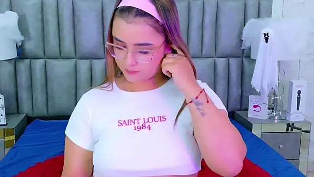 Snapshot of ZoehRoux chatting on October 18, 2025, 3:52 am ZoehRoux online show from October 18, 2025, 3:52 am