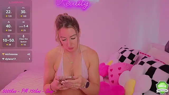 Snapshot of Daisydelicious chatting on June 11, 2026, 8:22 am Daisydelicious online show from June 11, 2026, 8:22 am