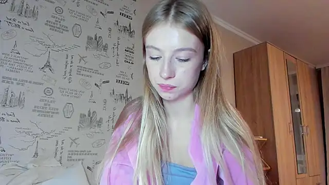 Snapshot of minidivaa_ chatting on October 13, 2025, 7:04 pm minidivaa online show from October 13, 2025, 7:04 pm