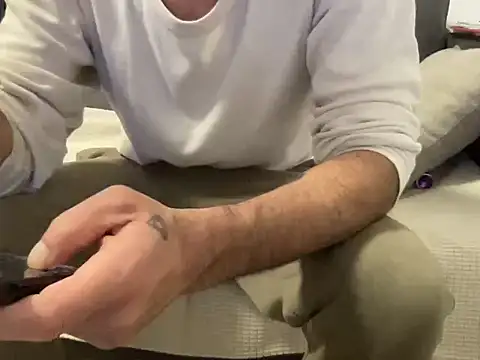 4small4inchlol online show from March 8, 2026, 9:18 pm