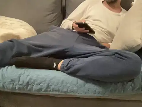 4small4inchlol online show from March 1, 2026, 9:48 pm