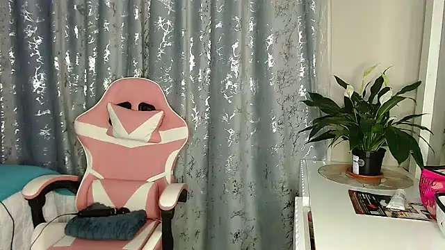 Snapshot of MissBigNipples chatting on July 15, 2026, 3:02 am MissBigNipples online show from July 15, 2026, 3:02 am