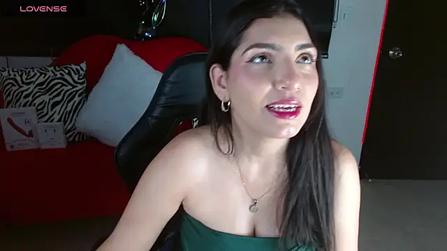 Snapshot of Carolaine69_ chatting on August 6, 2026, 1:28 pm Carolaine69 online show from August 6, 2026, 1:28 pm