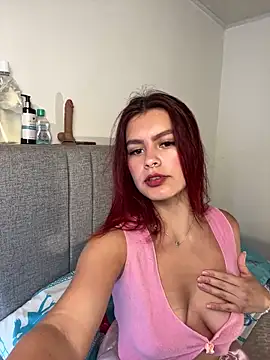 Snapshot of Isa_smeraldy chatting on June 4, 2026, 4:11 pm Isa smeraldy online show from June 4, 2026, 4:11 pm