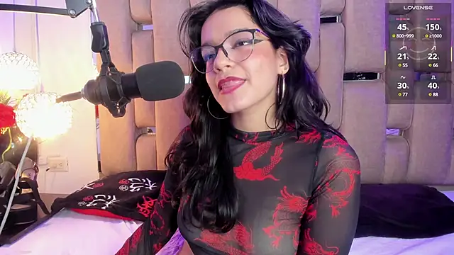 ValerieKay  online show from February 18, 2025, 7:19 pm