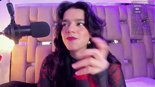 ValerieKay  online show from February 23, 2025, 3:51 pm