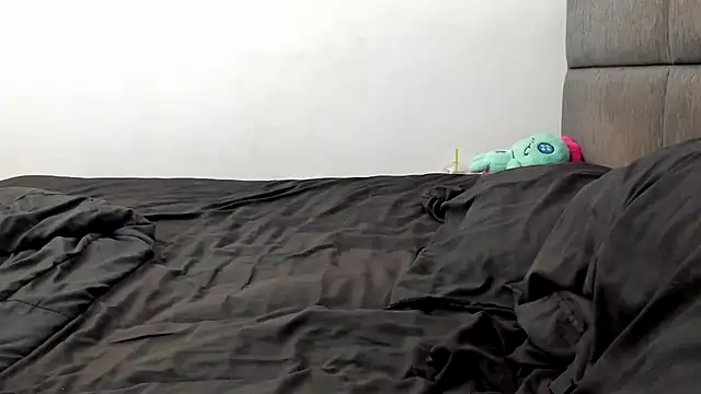 Snapshot of KatyLizz chatting on October 14, 2025, 9:04 pm KatyLizz online show from October 14, 2025, 9:04 pm