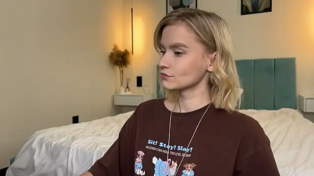 Snapshot of Adelovenick chatting on November 23, 2025, 8:13 am Adelovenick online show from November 23, 2025, 8:13 am