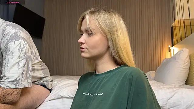 Snapshot of Adelovenick chatting on October 9, 2025, 8:37 am Adelovenick online show from October 9, 2025, 8:37 am