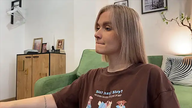 Snapshot of Adelovenick chatting on October 27, 2025, 11:00 am Adelovenick online show from October 27, 2025, 11:00 am