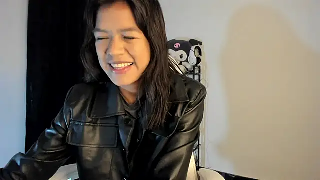 meganthompsonn22 online show from February 17, 2026, 9:45 pm