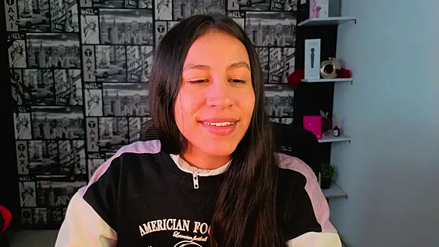 Snapshot of EmiGomez_ chatting on June 21, 2026, 2:34 pm EmiGomez online show from June 21, 2026, 2:34 pm