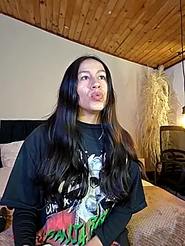 Snapshot of EmiGomez_ chatting on March 21, 2026, 12:42 pm EmiGomez online show from March 21, 2026, 12:42 pm