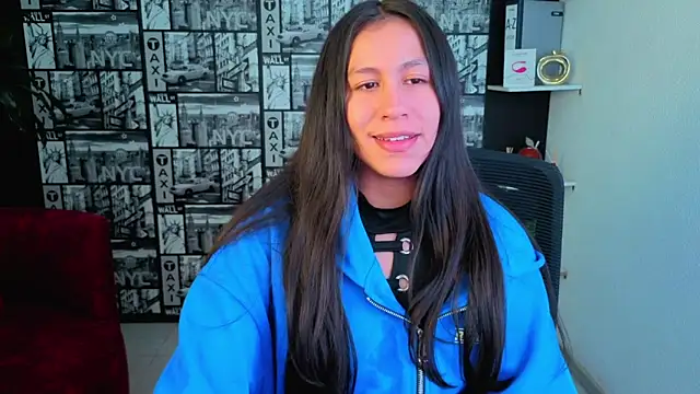Snapshot of EmiGomez_ chatting on June 7, 2026, 3:45 am EmiGomez online show from June 7, 2026, 3:45 am