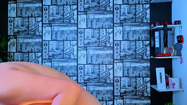 Snapshot of EmiGomez_ chatting on June 19, 2026, 3:23 am EmiGomez online show from June 19, 2026, 3:23 am