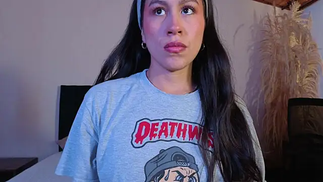 Snapshot of EmiGomez_ chatting on March 13, 2026, 1:16 pm EmiGomez online show from March 13, 2026, 1:16 pm