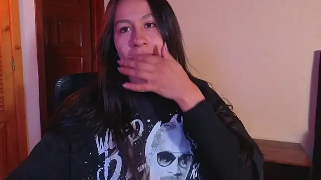 EmiGomez  online show from August 3, 2026, 2:19 am