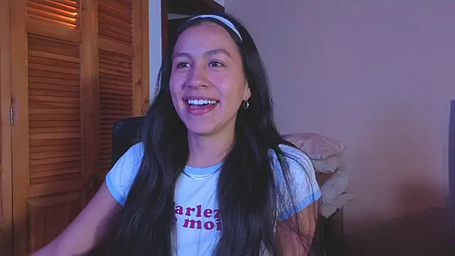 EmiGomez  online show from July 18, 2026, 12:52 am
