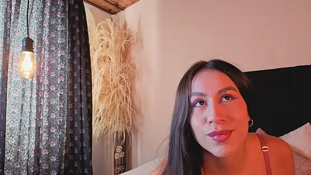 EmiGomez  online show from October 9, 2025, 12:38 pm