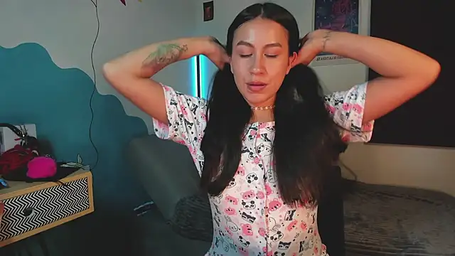 EmiGomez  online show from February 3, 2026, 1:38 am