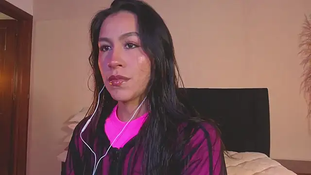 EmiGomez  online show from July 7, 2026, 4:37 am