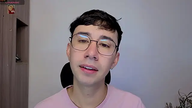 Snapshot of cameron_cum chatting on October 17, 2025, 1:57 pm cameron cum online show from October 17, 2025, 1:57 pm