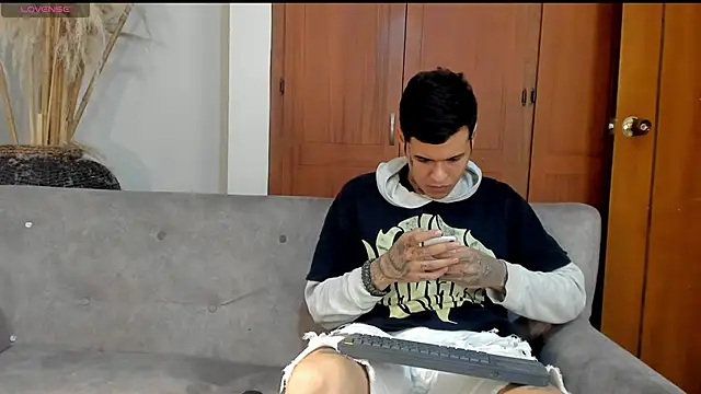 Snapshot of jamesinked_ chatting on October 28, 2025, 1:17 am jamesinked online show from October 28, 2025, 1:17 am